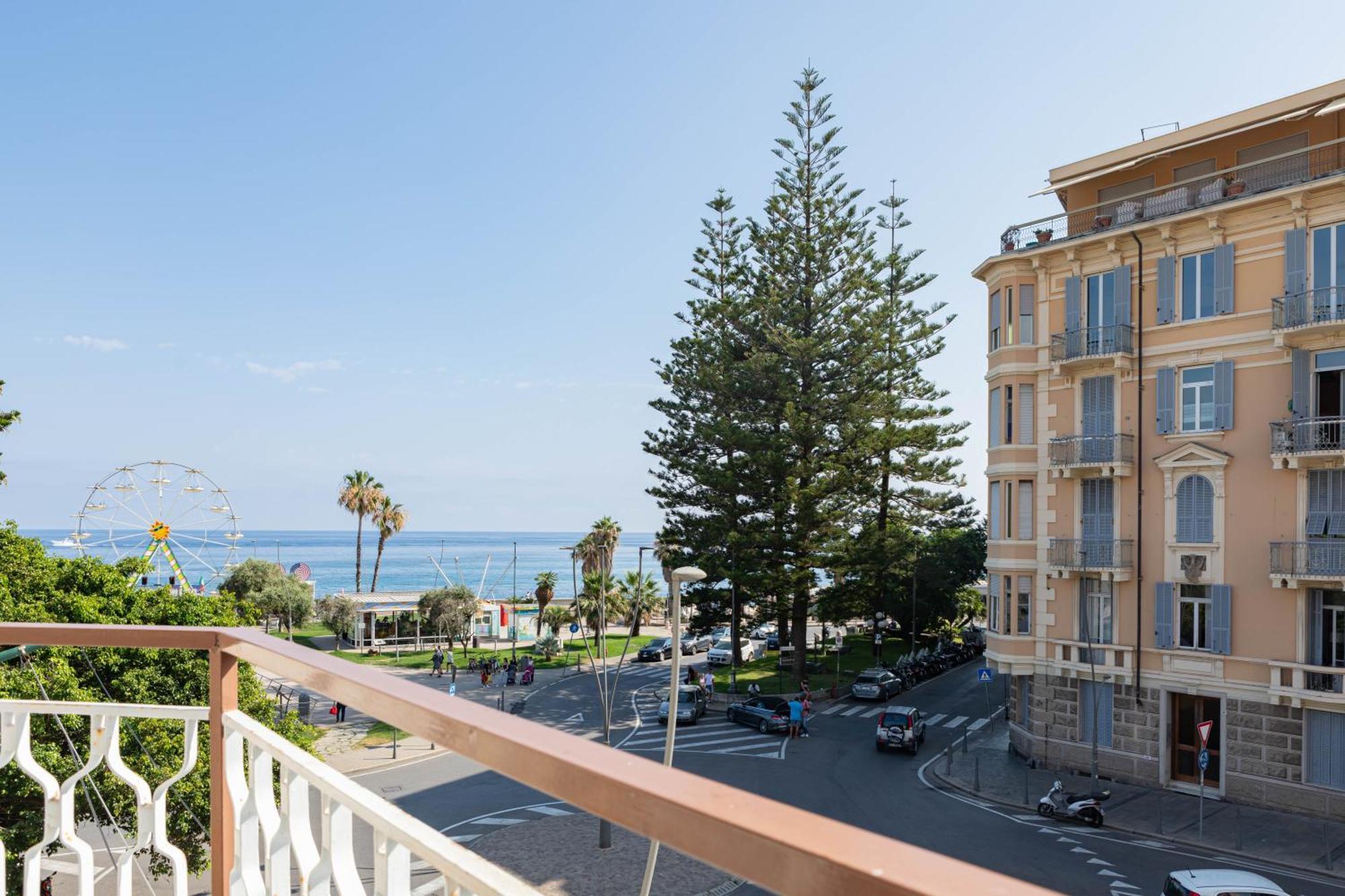 H11 Casa Tecla Centro-Mare Apartment Sanremo Luaran gambar