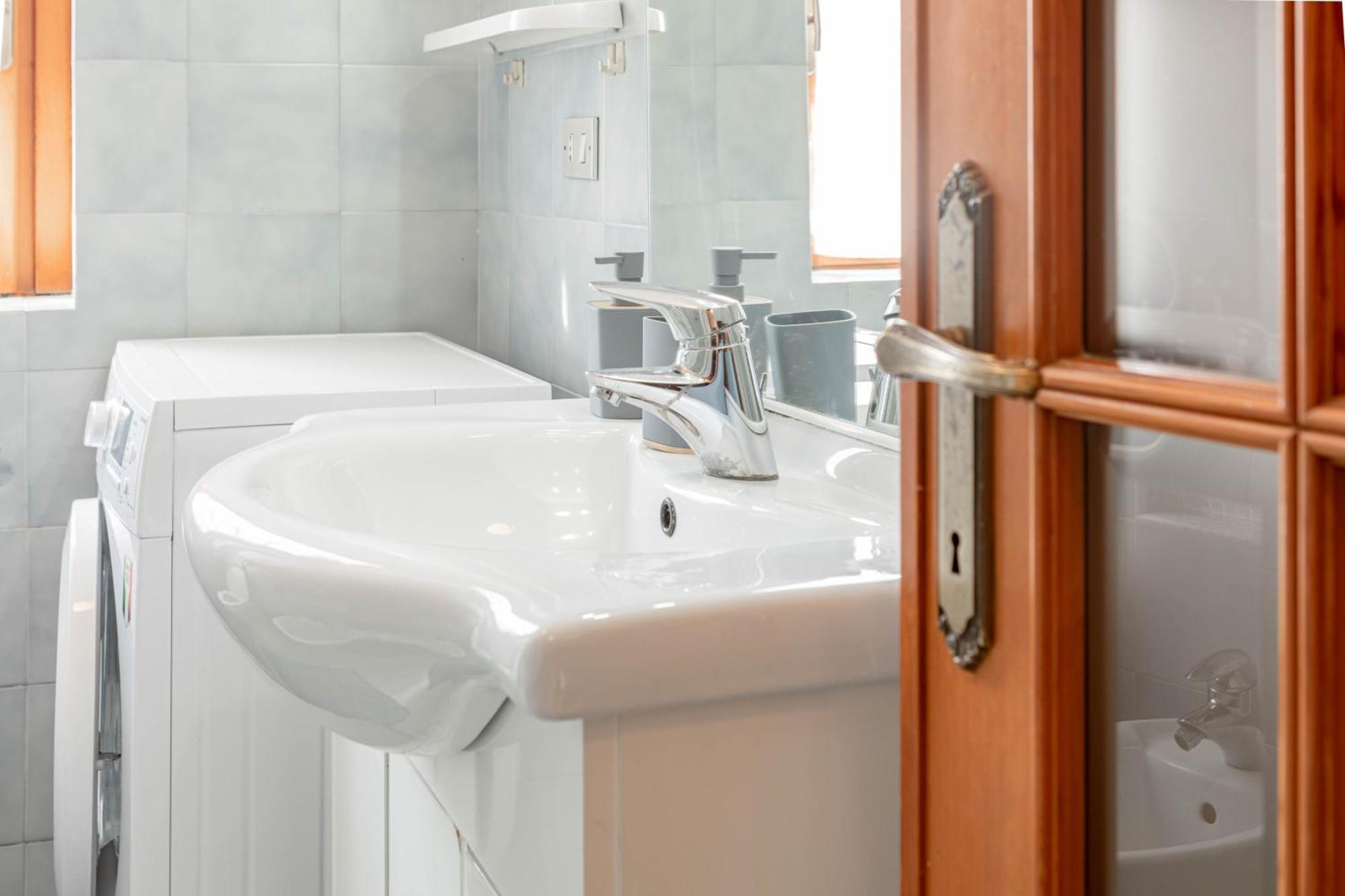 H11 Casa Tecla Centro-Mare Apartment Sanremo Luaran gambar